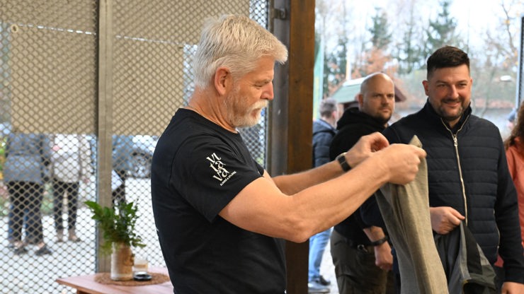 Prezident Petr Pavel má svaly.