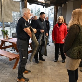 Prezident Petr Pavel ukázal svalnaté tělo.