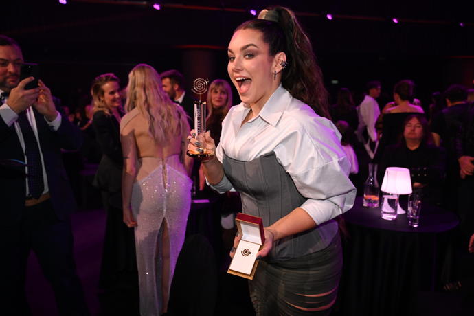 Farna se pochlubila novou soškou zlatého Slavíka. Ewa měla z triumfu radost. 