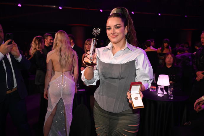 Farna se pochlubila novou soškou zlatého Slavíka. Ewa měla z triumfu radost. 