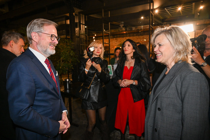 Petr Fiala, Eva Pavlová a v pozadí Markéta Pekarová Adamová.