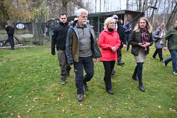 Petr Pavel a Eva Pavlová na procházce v rezervaci Soos.