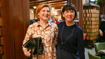 FOTO: Andrea Bartošková po boku herečky Lenky Krobotové.