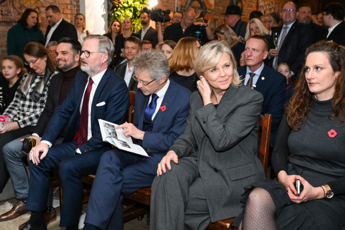 Slavnostní křest v Praze přilákal politické špičky.