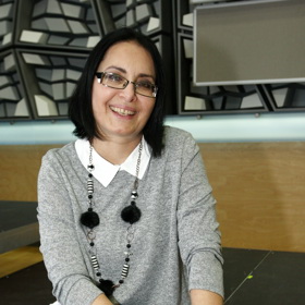 Talentovaná herečka a zpěvačka vystudovala rovněž tři vysokoškolské obory. Následují fotky z pohádky Zlaté kapradí, kde Zora Jandová hrála.