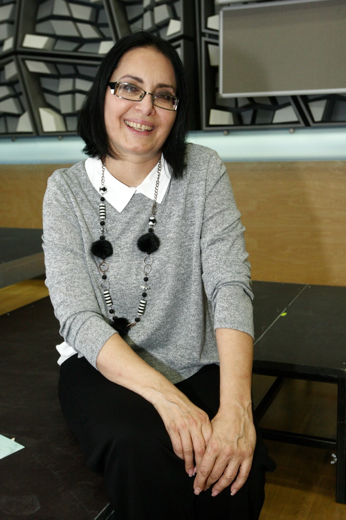 Talentovaná herečka a zpěvačka vystudovala rovněž tři vysokoškolské obory. Následují fotky z pohádky Zlaté kapradí, kde Zora Jandová hrála.