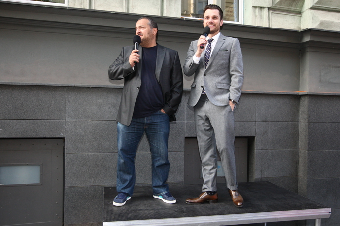 Moderátorská dvojice Patrik Hezucký a Leoš Mareš.