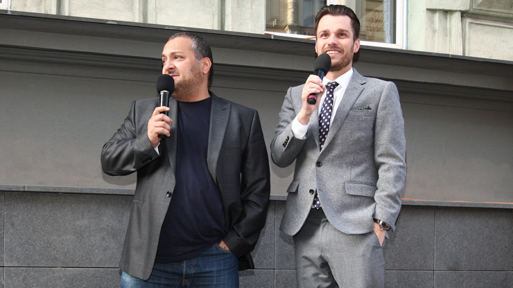 Moderátorská dvojice Patrik Hezucký a Leoš Mareš.