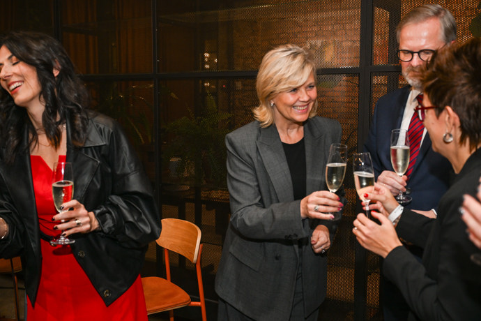 Eva Pavlová si připila šampaňským.