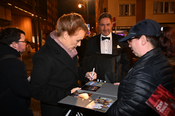 Barbora Munzarová podepisovala i fotky.