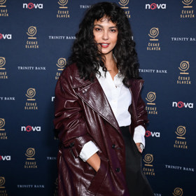 Alžběta Ferencová tluchlí nad smrtí Osti.