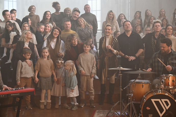 Videoklip Vojtěcha Drahokoupila nabízí hvězdné obsazení.