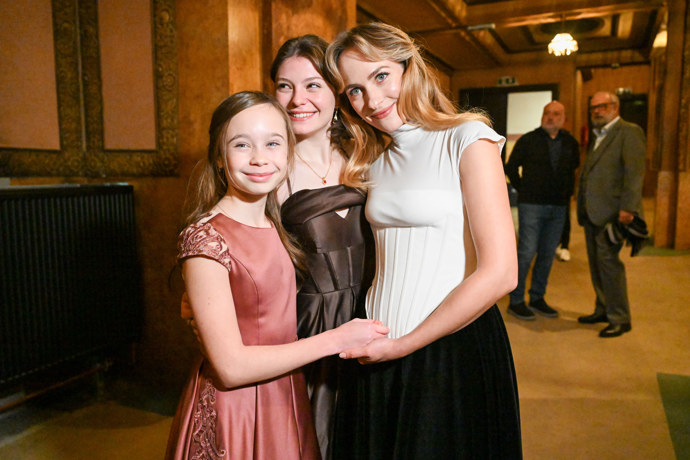 Valentýna Bečková se Sophií Šporclovou a Elizavetou Maximovou. 