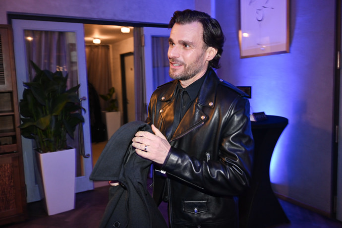 Moderátor Leoš Mareš. 