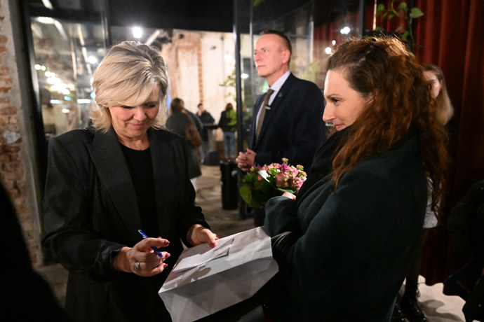 První dáma se ochotně věnovala svým příznivcům.