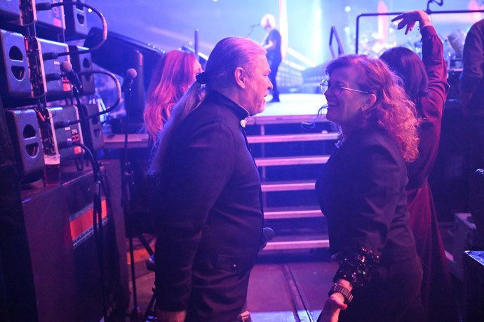 Petr Kolář vystoupil na koncertě Olympiku. S Martou Jandovou si zatancoval. 