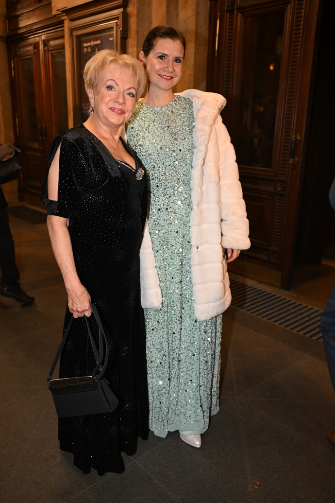 Národní divadlo se plní hvězdnými hosty.