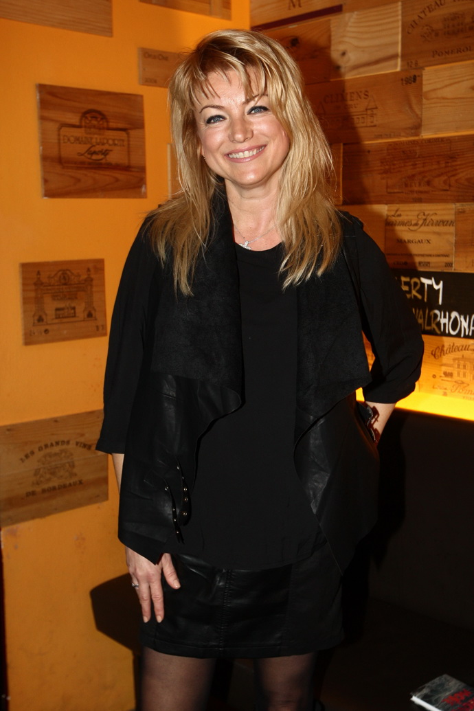 V současné době pracuje Eva Vejmělková jako psycholožka v Havířově a pyšní se titulem PhDr. V roce 1988 si zahrála v seriálu Chlapci a chlapi, další snímky v galerii jsou z tohoto televizního seriálu.