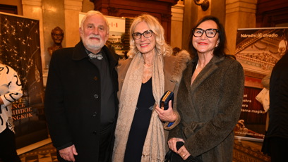 FOTO: Miroslav Mejzlík si společnost žen užíval.