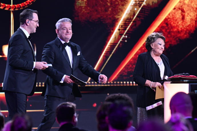 Zlatého slavíka předala Jiřina Bohdalová. 