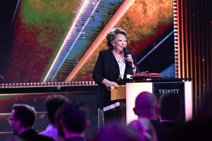 Zlatého slavíka předala Jiřina Bohdalová. 