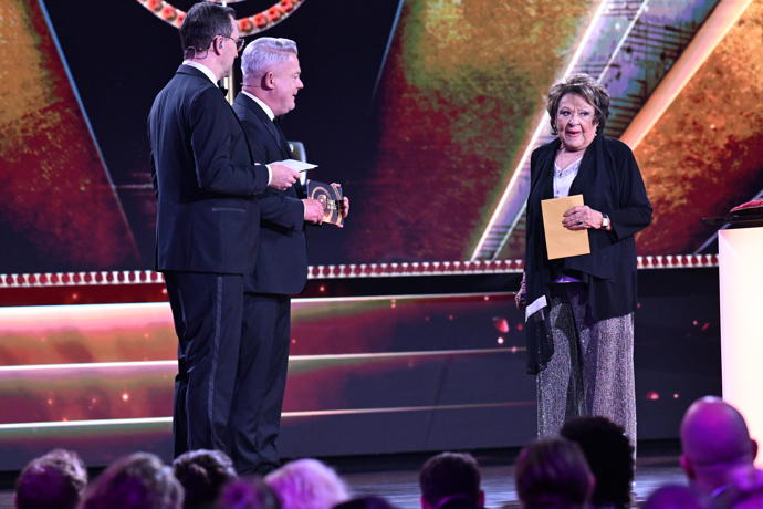 Zlatého slavíka předala Jiřina Bohdalová. 