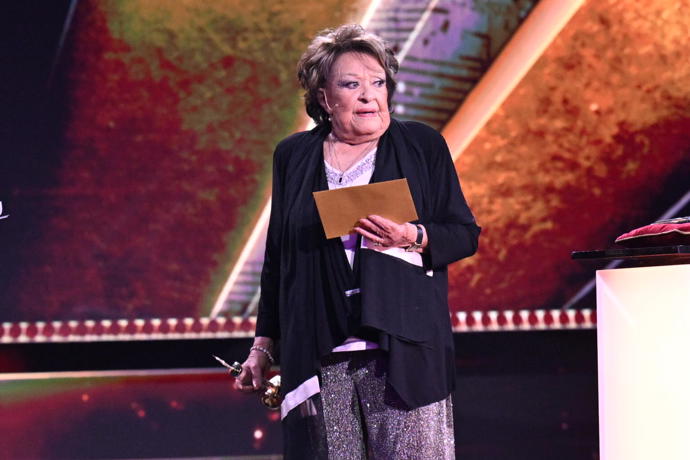 Noidovi cenu předávala Jiřina Bohdalová. 