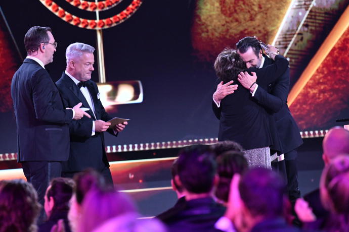 Takto se Jiřina Bohdalová radovala, když zjistila, že zlatého slavíka získal Václav Noid Bárta. 