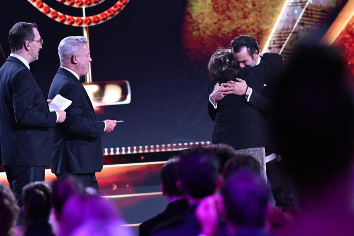 Takto se Jiřina Bohdalová radovala, když zjistila, že zlatého slavíka získal Václav Noid Bárta. 