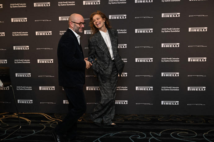 Eva Herzigová spolu s fotografem Sølvem Sundsbøem.