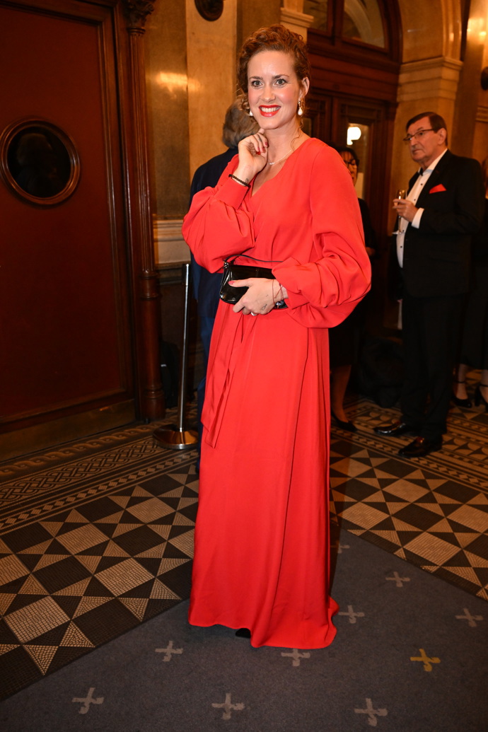 Takhle vypadala její rudá róba v celé kráse. 