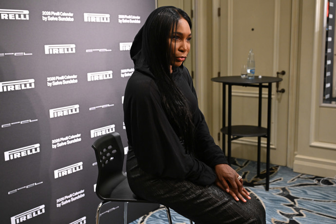 Venus Williams dorazila celá v černém.