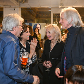 Ivan Hubač dorazil na premiéru filmu Máma po boku své přítelkyně Veroniky Žilkové.