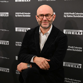 Fotograf kalendáře Pirelli 2026, Sølve Sundsbø.