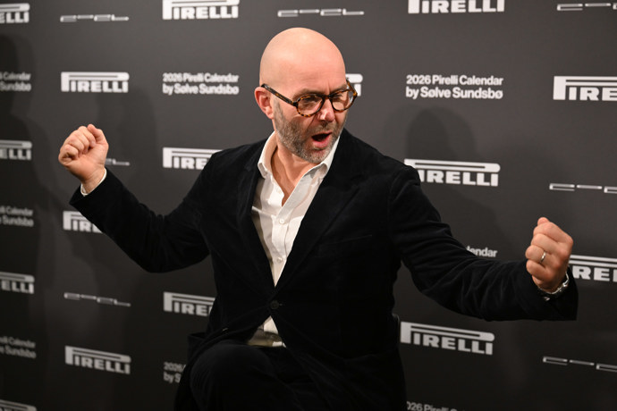 Fotograf Sølve Sundsbø je showman.