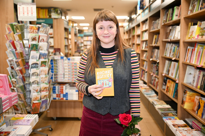 Marie Doležalová se svojí novou knihou.