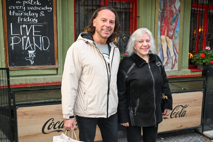 Richard Sacher dorazil s Marií Pojkarovou na křest Aleše Cibulky. 