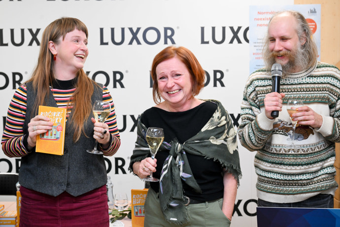 Marie byla nadšená z toho, že má v knihkupectví podporu celé své rodiny. 