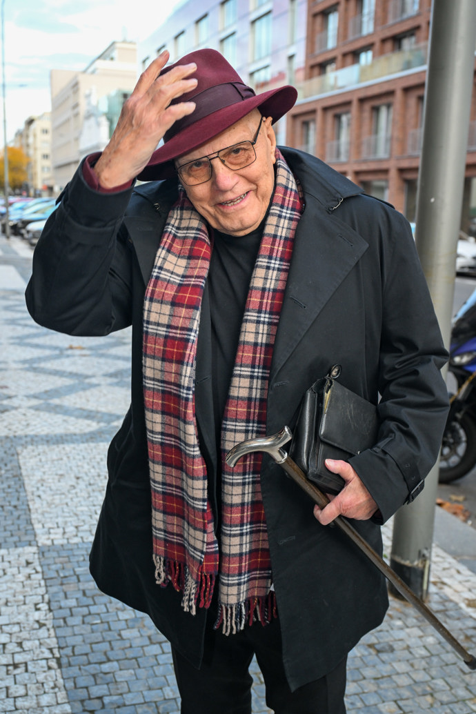 Nikdy nevynechá možnost, kdy může smeknout svůj klobouk. 