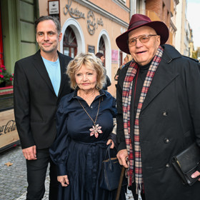 Jan Přeučil se svou paní, Evou Hruškovou a jejím synem Zdeňkem Rohlíčkem.