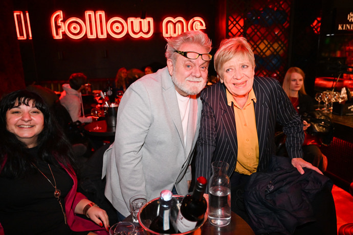 Václav Upír Krejčí a Jaroslava Obermaierová byli kmotry nového videoklipu Sámera Issy. 