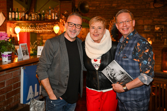 Aleš Cibulka spolu se svým partnerem Michalem Jagelkou a moderátorkou Marií Retkovou.