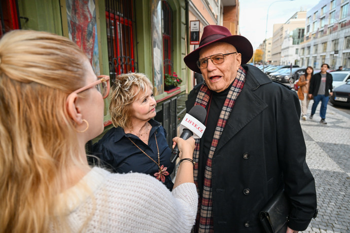 Jan Přeučil vyznal lásku své Evě tím nejkrásnějším způsobem. 