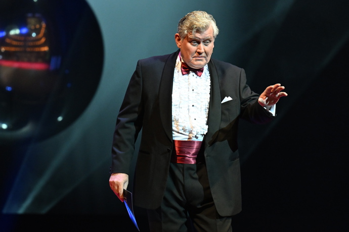 Miroslav Hanuš moderoval předávání cen Thálie 2025.