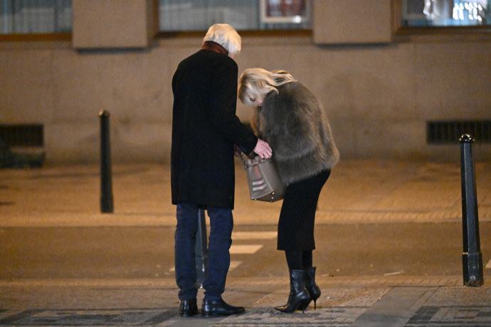 Veronika Žilková něco hledala v kabelce.