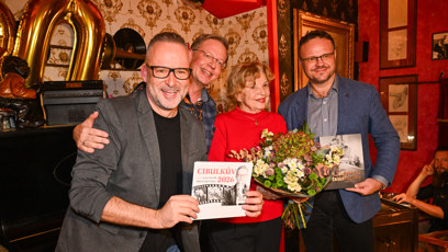 FOTO: Aleš Cibulka pokřtil svůj nový kalendář. Mezi čestnými hosty nechyběla herečka Libuše Švormová.