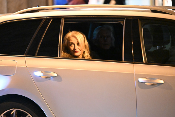 Veronika Žilková odjížděla se svým partnerem.