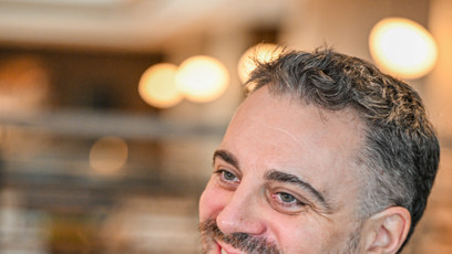 FOTO: Britský spisovatel Robert Bryndza představil v Praze svou novou knihu.