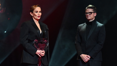 FOTO: Monika Absolonová dorazil v dobře padnoucím černém kostýmku.