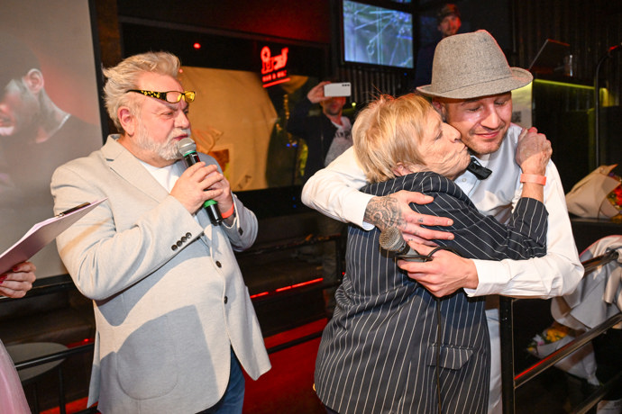 Jaroslava Obermaierová byla kmotra jeho videoklipu. 